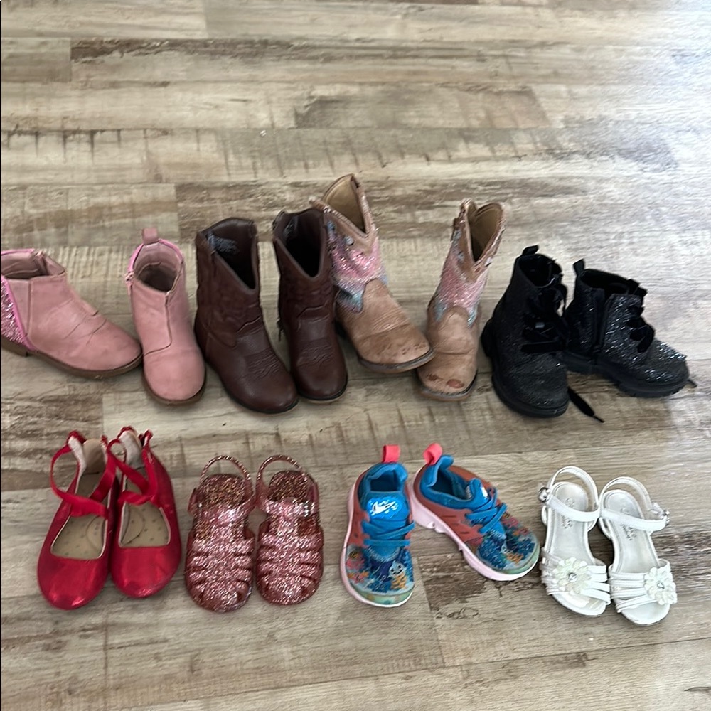 Bundle of 8 pairs of shoes size 7